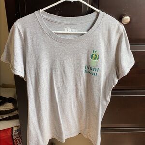 Doe. Tshirt women’s “plant mom”